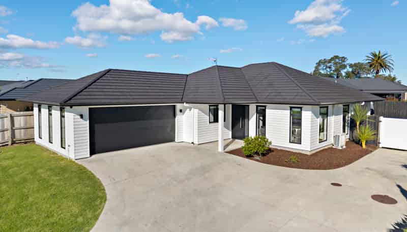 8 Opouatu Avenue, Glenbrook