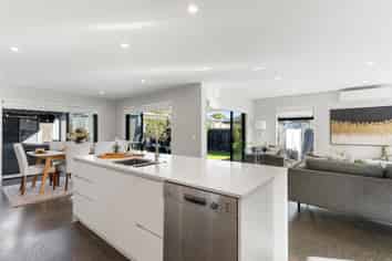 8 Opouatu Avenue, Glenbrook