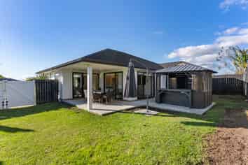 8 Opouatu Avenue, Glenbrook