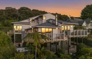 10 Kinloch Place, Papakowhai