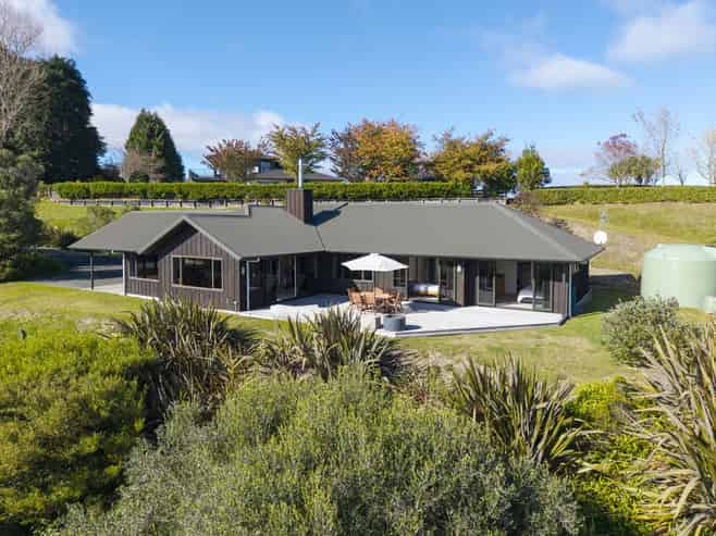 11 Dalmore Way, Acacia Bay