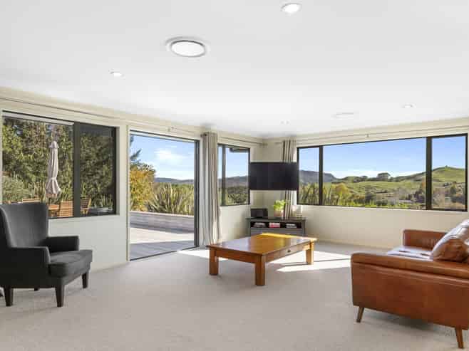 11 Dalmore Way, Acacia Bay