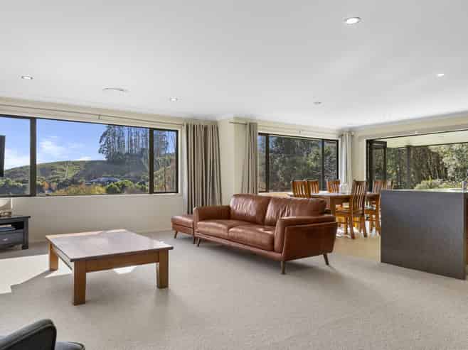 11 Dalmore Way, Acacia Bay