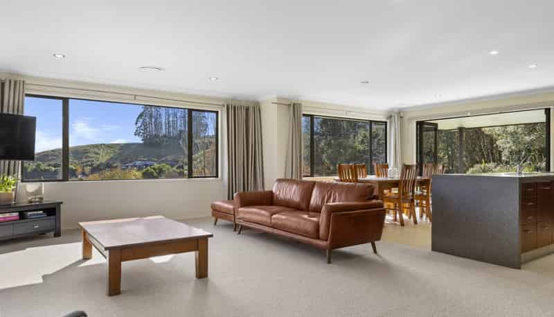 11 Dalmore Way, Acacia Bay