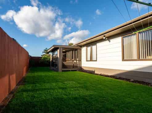 17D  Puhinui Road, Manukau