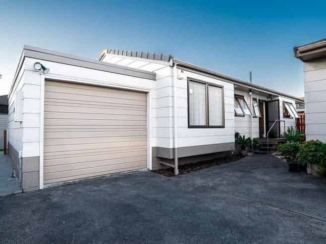 17D  Puhinui Road, Manukau