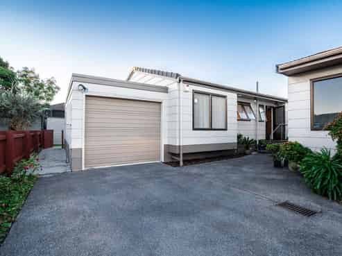 17D  Puhinui Road, Manukau