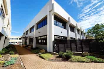 Modern Manukau Office | 1386 m2
