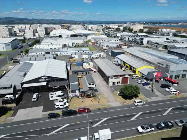 Mount Maunganui Yard Close to Port