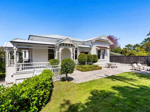 6 Thompson Road, Bluff Hill