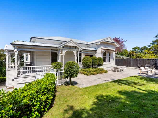 6 Thompson Road, Bluff Hill