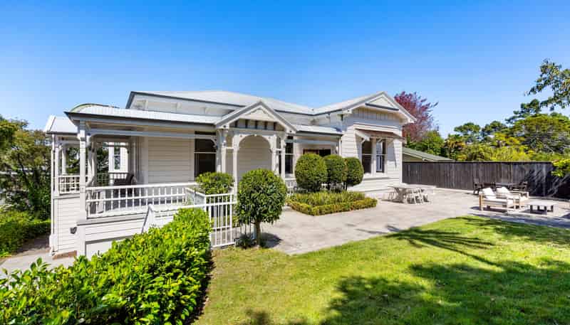 6 Thompson Road, Bluff Hill