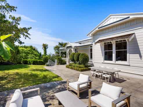 6 Thompson Road, Bluff Hill