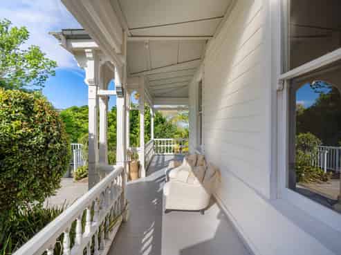 6 Thompson Road, Bluff Hill