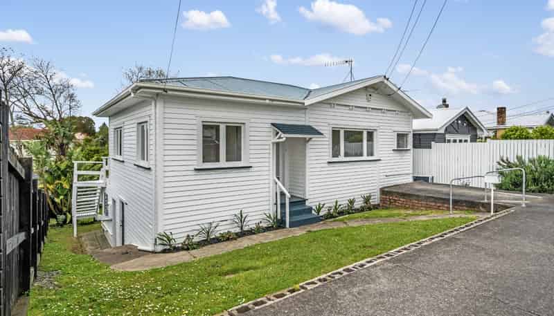 35 Premier Avenue, Point Chevalier