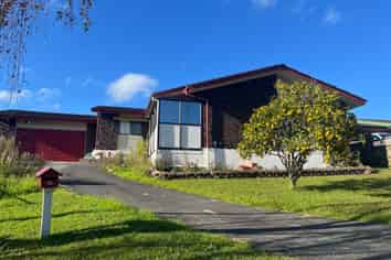 12 Wairata Place, Te Atatu South
