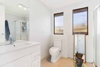 1/160 Universal Drive, Henderson