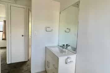 1/160 Universal Drive, Henderson