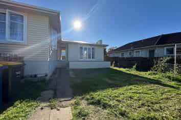 72 Roberts Road, Te Atatu South