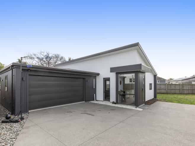 24A Attlee Crescent, Bryndwr