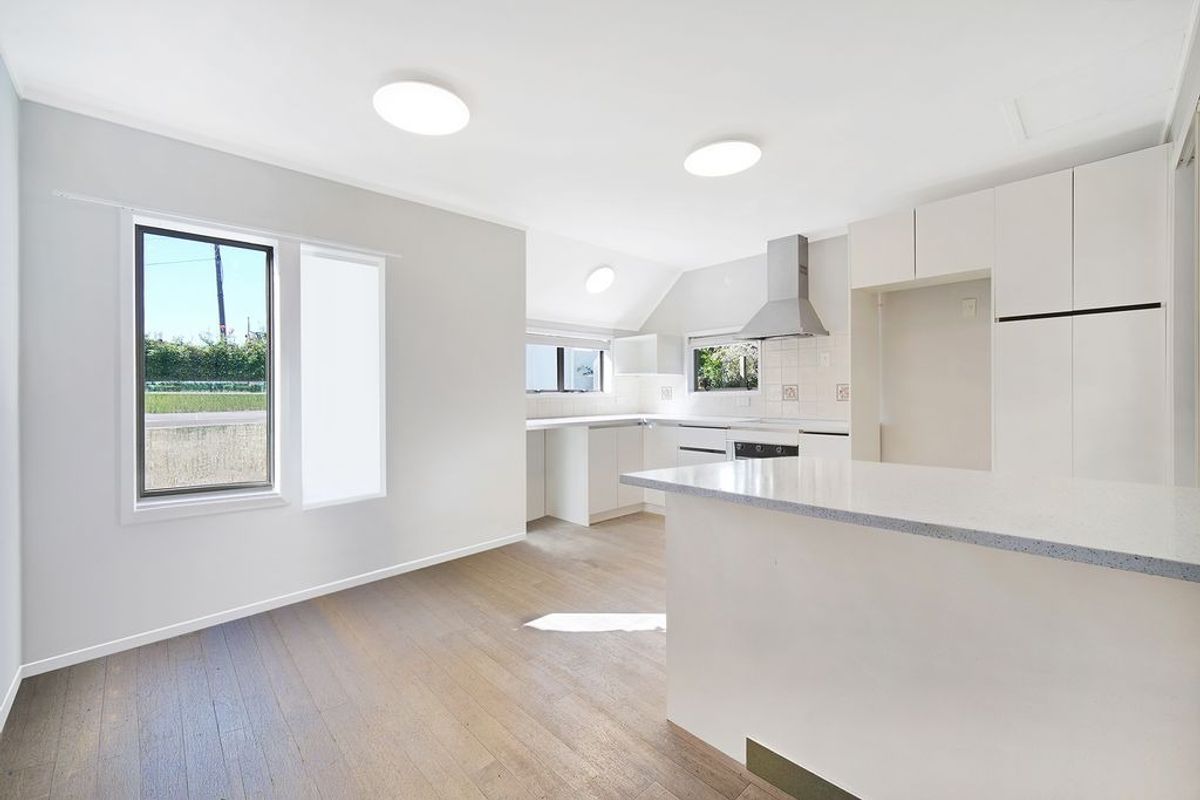 Prime Greenlane location with off-street parking - Όψη 3