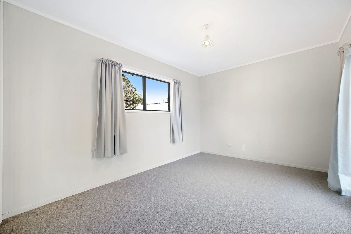 Prime Greenlane location with off-street parking - Όψη 5