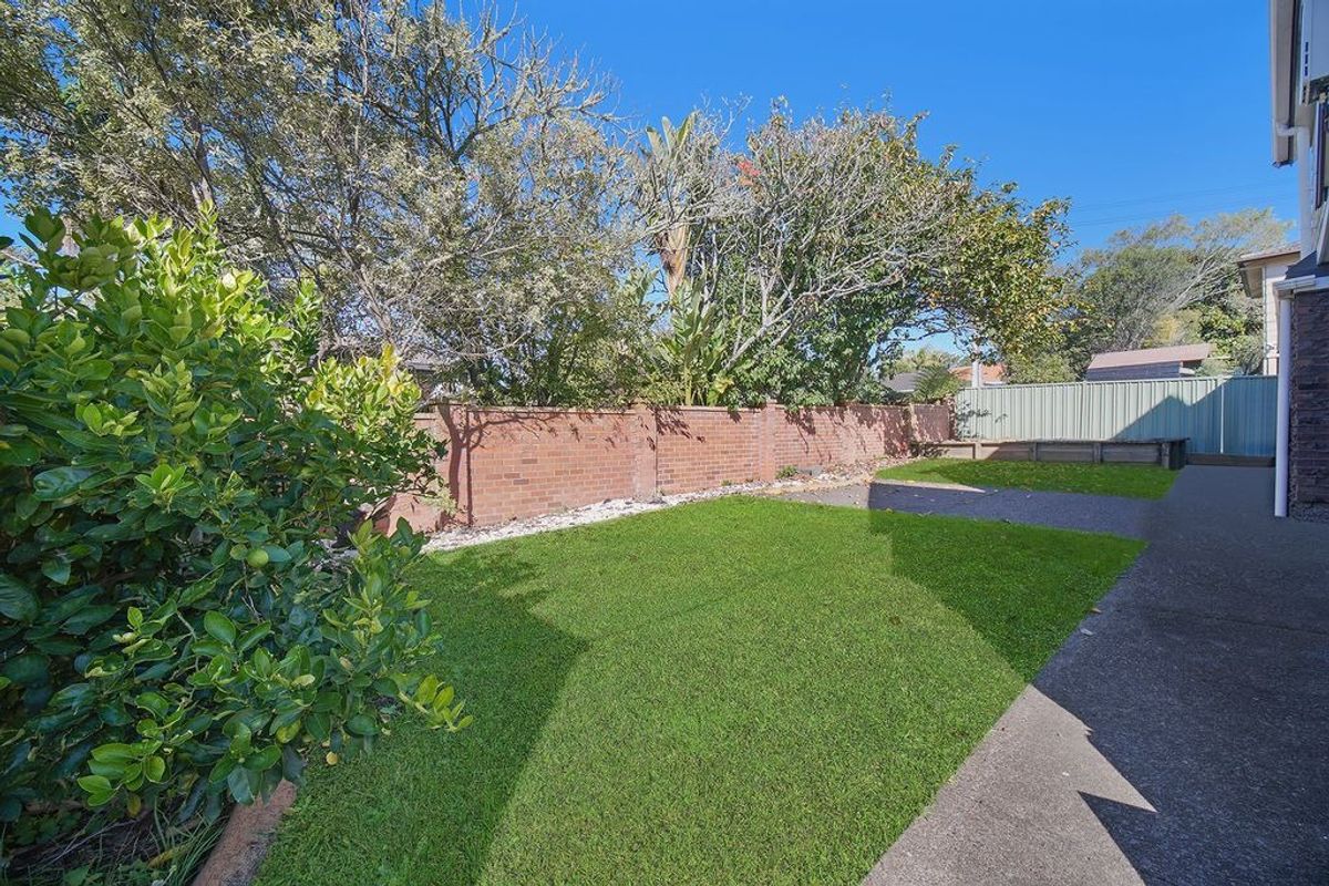Prime Greenlane location with off-street parking - Όψη 2