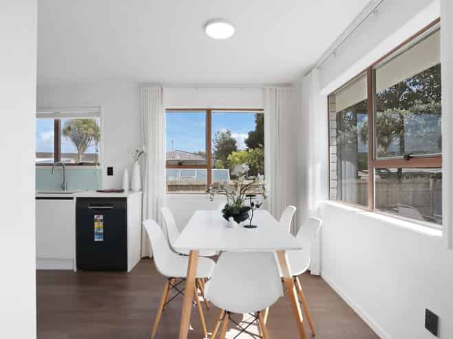 2/45 Blacklock Avenue, Henderson