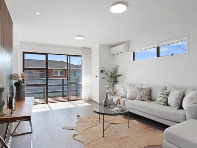 2/45 Blacklock Avenue, Henderson