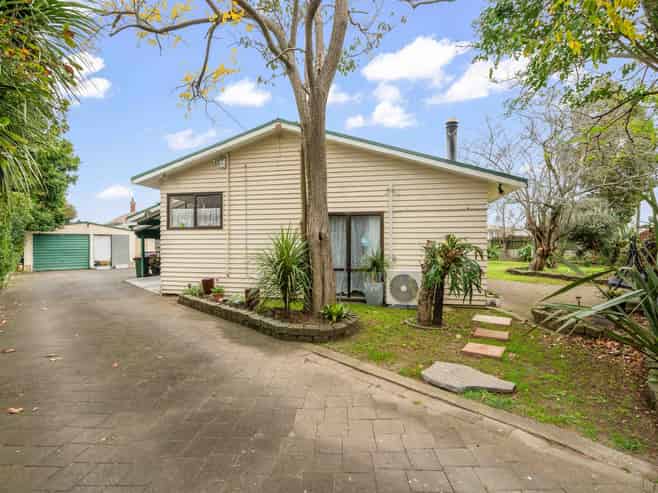 4 and 6 Resolute Way, Papakura