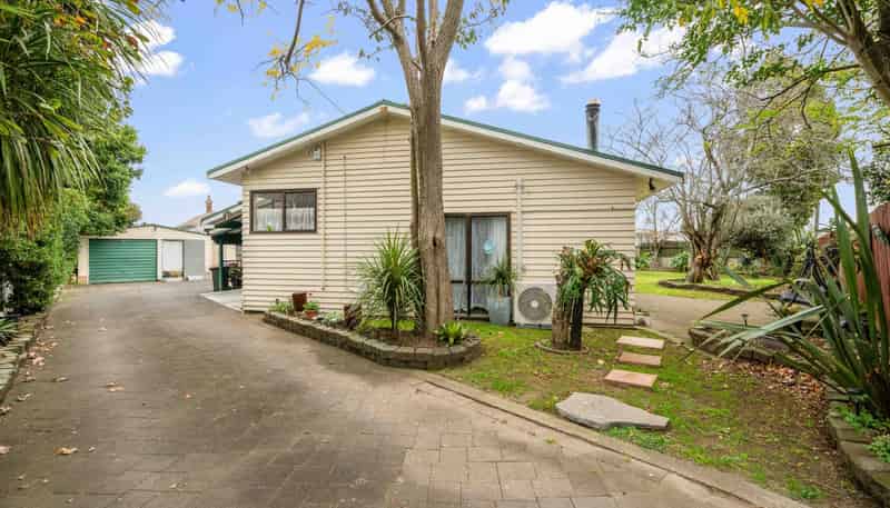 4 and 6 Resolute Way, Papakura