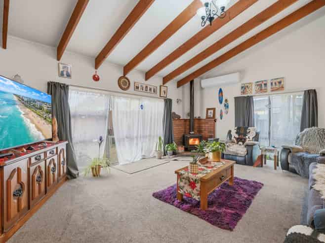 4 and 6 Resolute Way, Papakura
