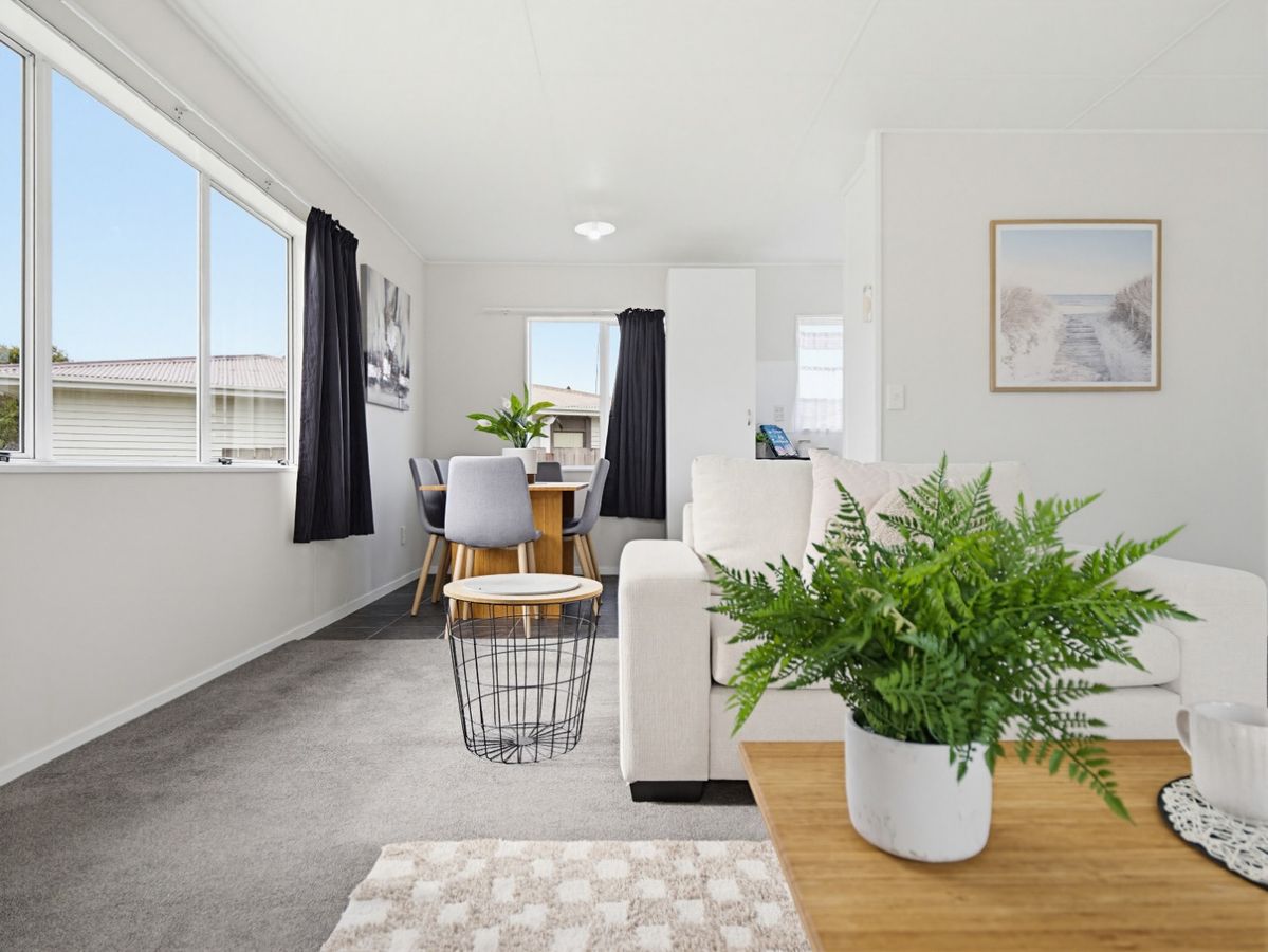 Comfortable living on a fully fenced section - Mehr