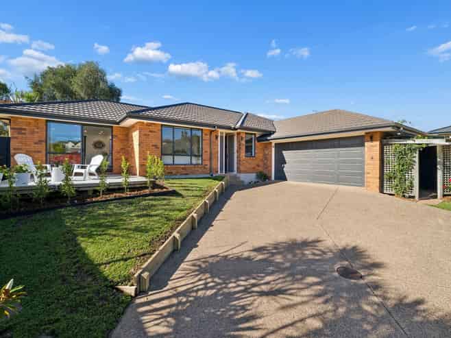 9 Louvain Place, Greenhithe