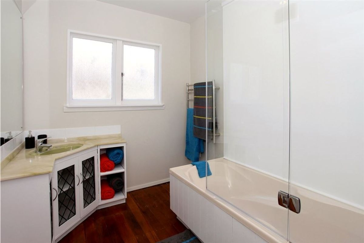 Beautiful family home on Hare St - Widok 6