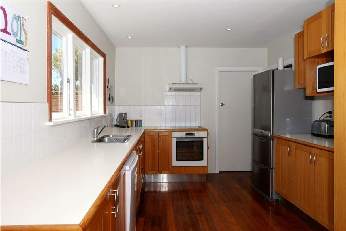 Beautiful family home on Hare St - Widok 2