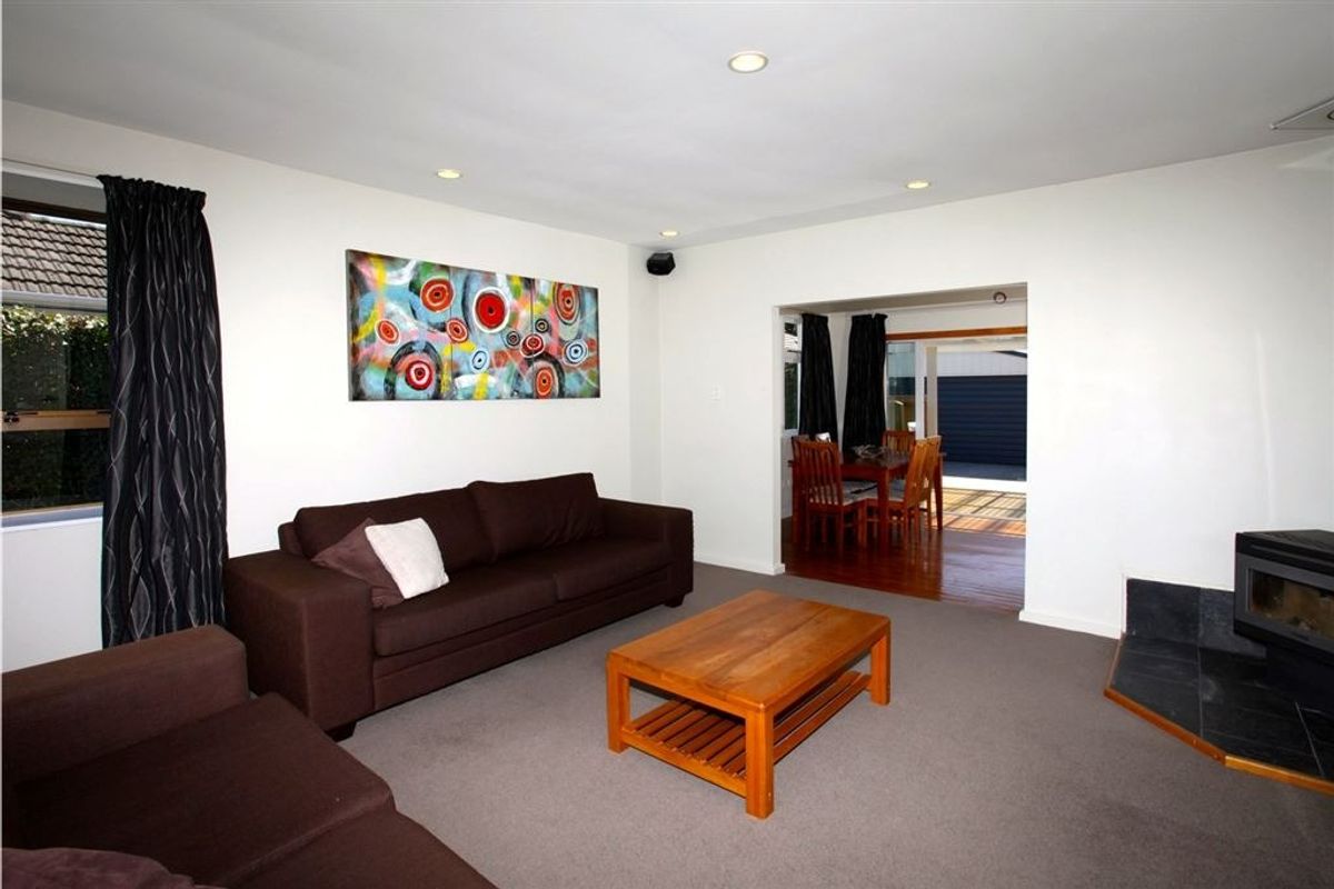 Beautiful family home on Hare St - Widok 3