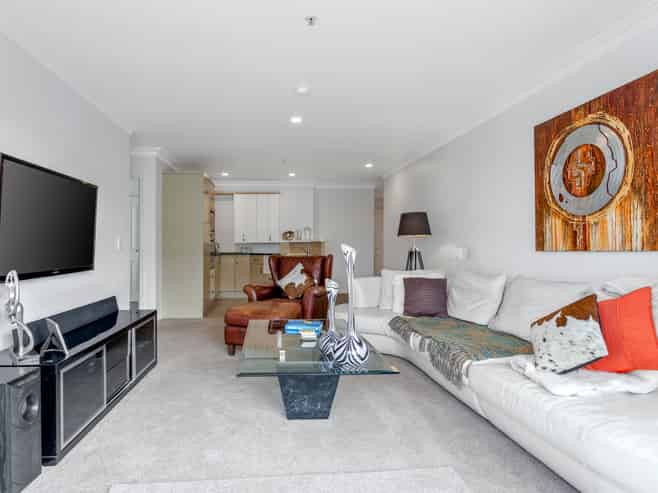4J/118 Gladstone Road, Parnell