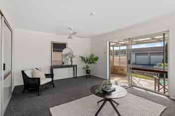  2/158 Highsted Road, Casebrook
