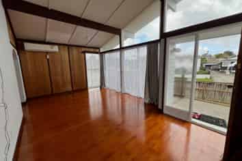 38 Thornlow Street, Glendene
