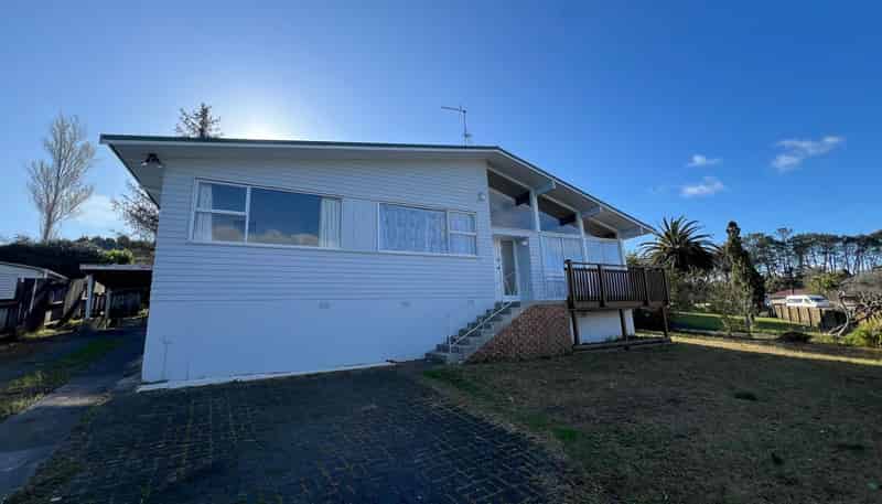 38 Thornlow Street, Glendene