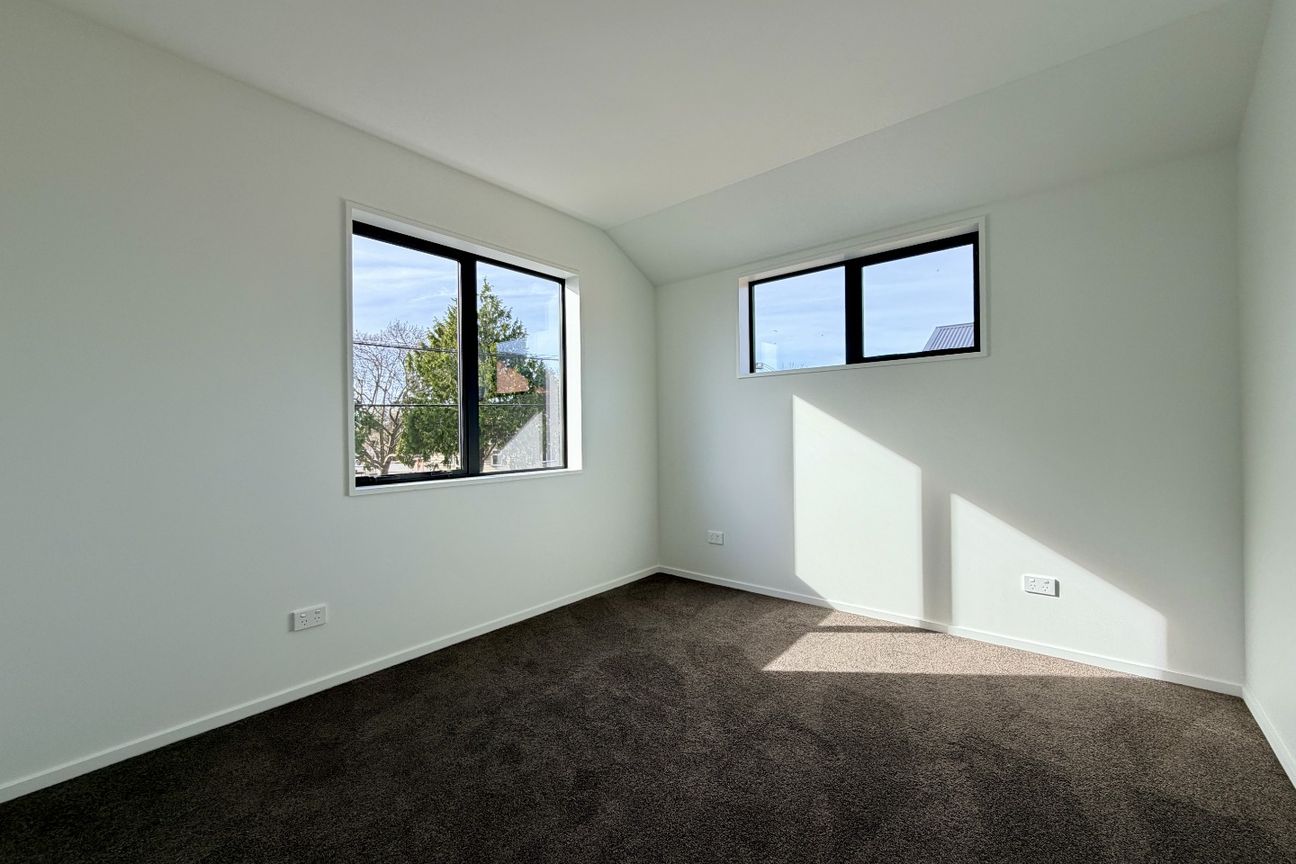 Brand New & Smelling Like Success – Welcome to 10 McLean Street - Meer