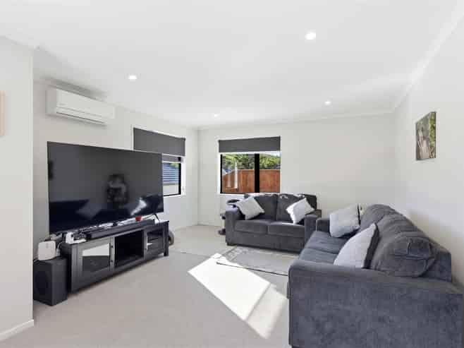 14 Canary Place, Stoke