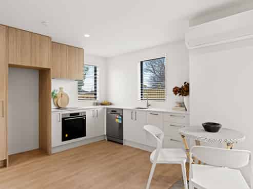 1-2/437 Worcester Street, Linwood