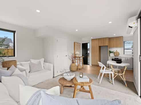 1-2/437 Worcester Street, Linwood