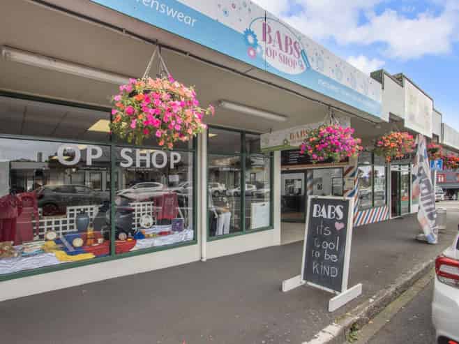 Multi-tenanted on main arterial!