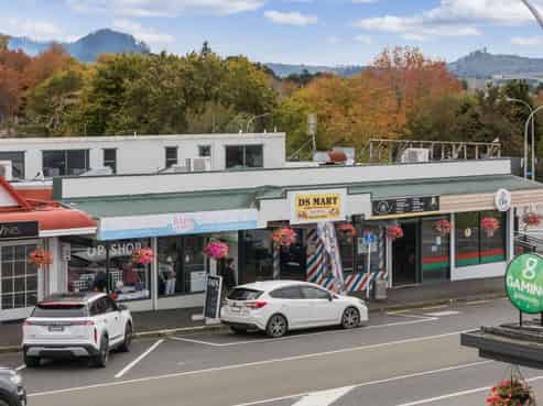 Multi-tenanted on main arterial!