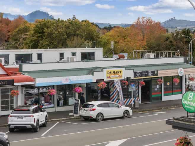 Multi-tenanted on main arterial!