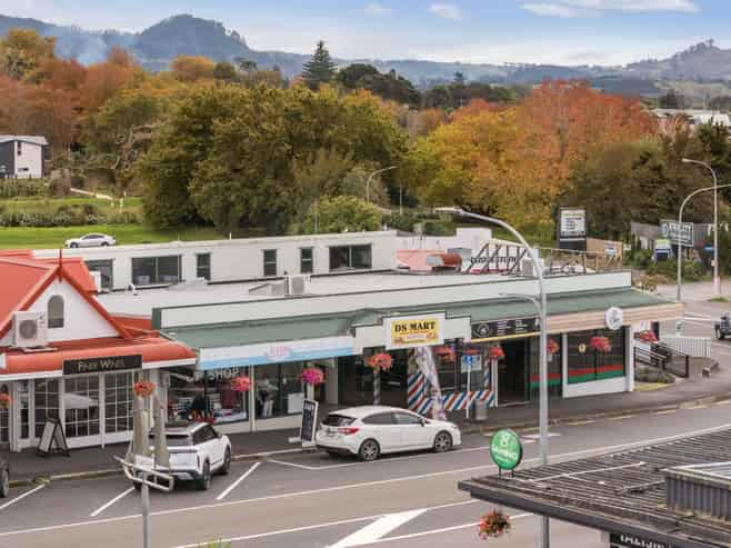 Multi-tenanted on main arterial!