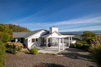 24 Hillplough Heights, Richmond